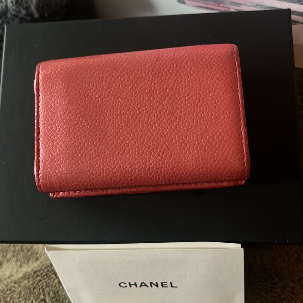 Pink Caviar leather Chanel trifold in beautiful used condition w/ box - Picture 4 of 10